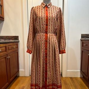 Beautiful Ann Taylor dress in excellent condition. Size 10